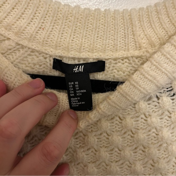 H&M • Cream Crew Neck Sweater - Picture 3 of 4